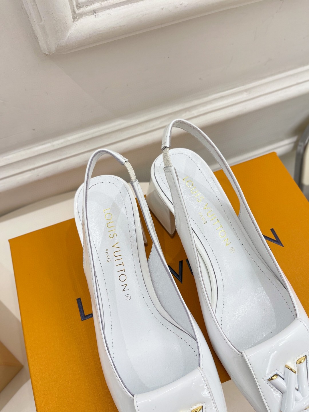 L0vis Vvtt0n Shake Slingback Pump White For Women 1AB0UL