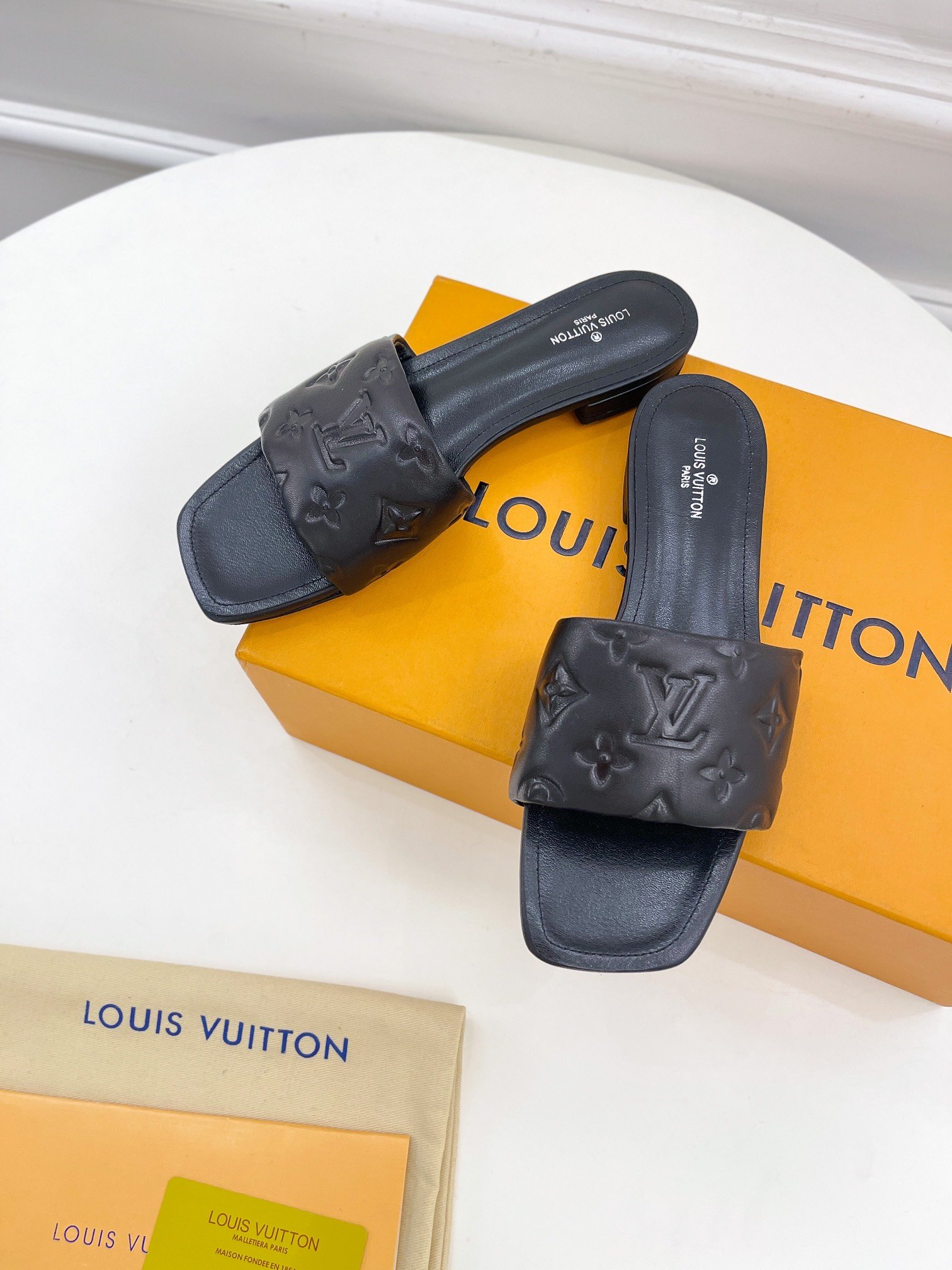 L0vis Vvtt0n Women’s Revival Flat Mule Black For Women LV 1A9P3T