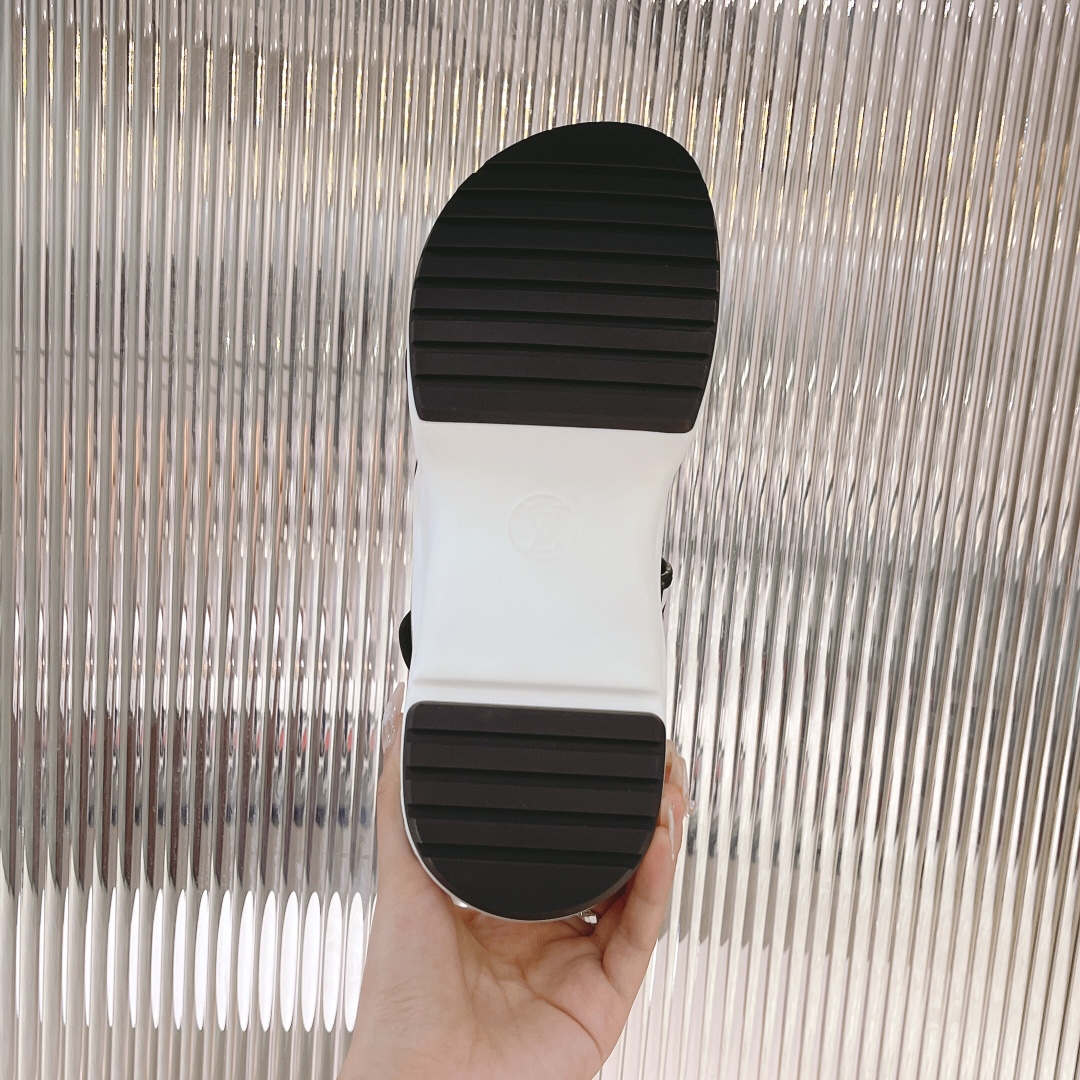 L0vis Vvtt0n Women’s LV Archlight Flat Sandal Black For Women LV 1AA0PZ