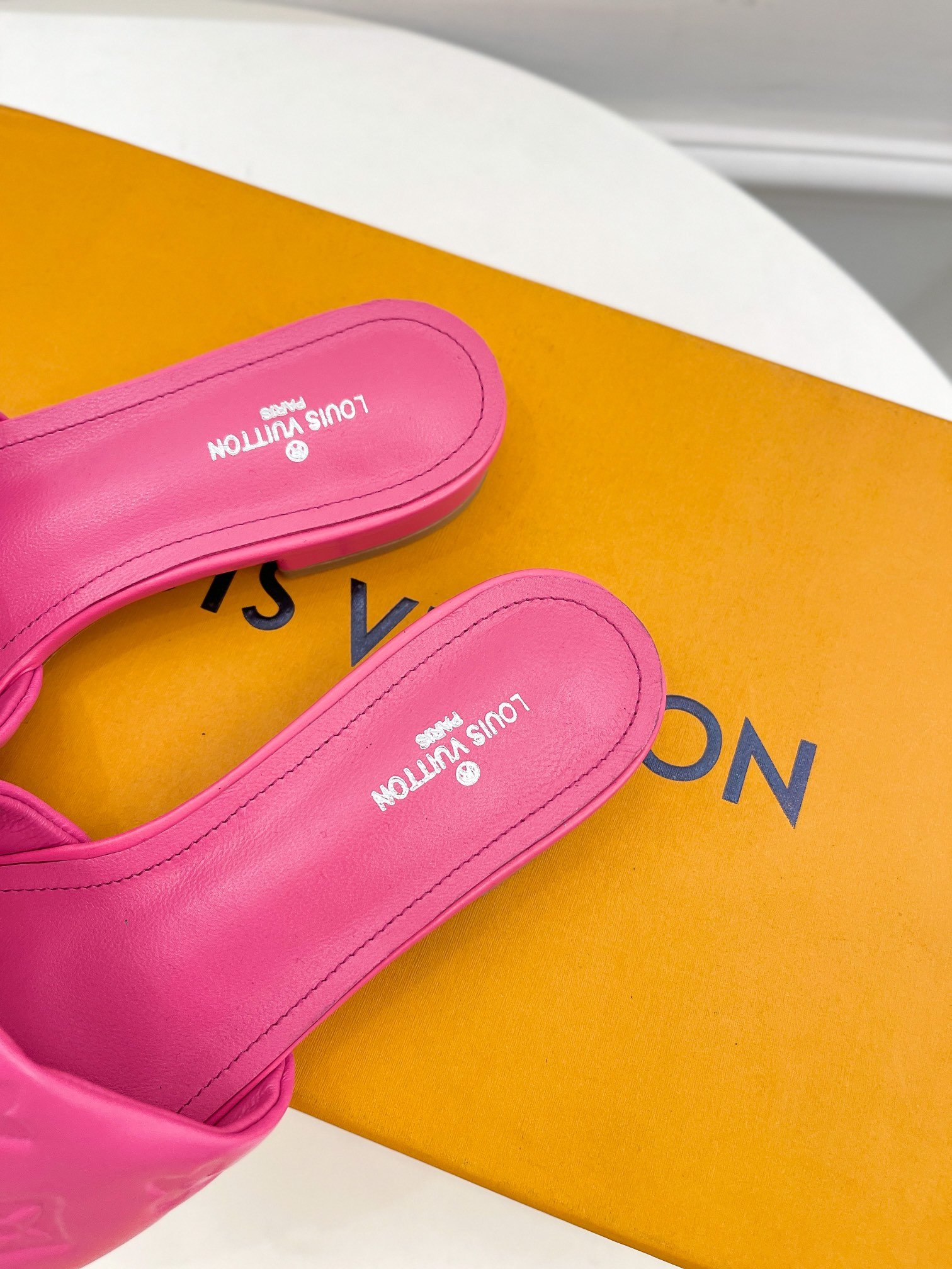 L0vis Vvtt0n Women’s Revival Flat Mule Pink For Women LV 1A9PAX