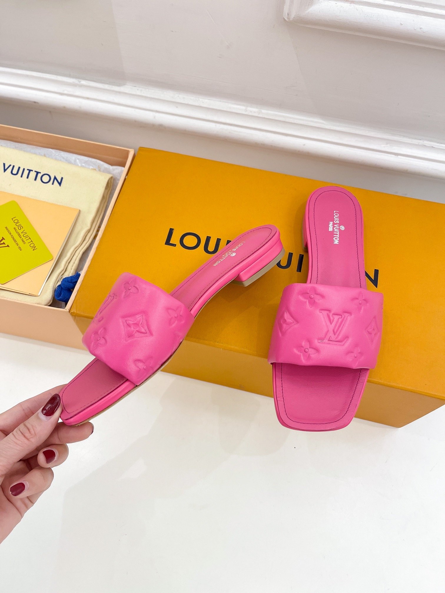 L0vis Vvtt0n Women’s Revival Flat Mule Pink For Women LV 1A9PAX