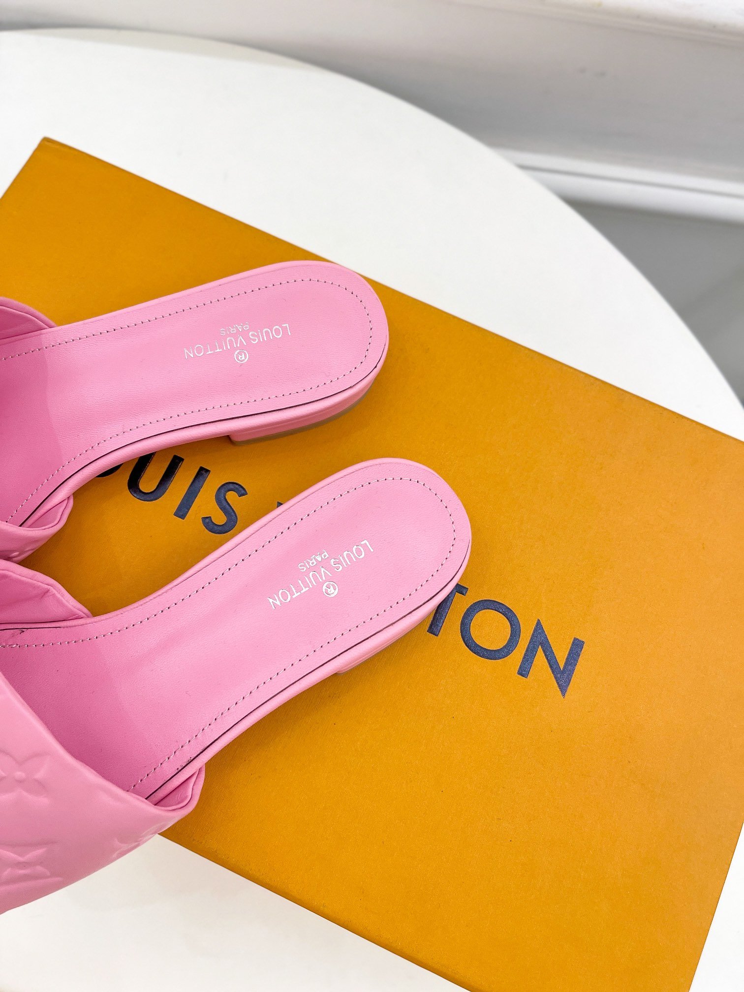 L0vis Vvtt0n Women’s Revival Flat Mule Light Pink For Women LV 1A9PA1