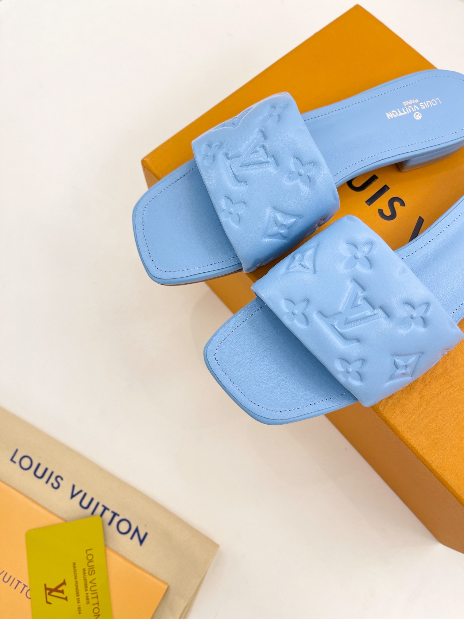 L0vis Vvtt0n Women’s Revival Flat Mule Light Blue For Women LV 1A9P7D