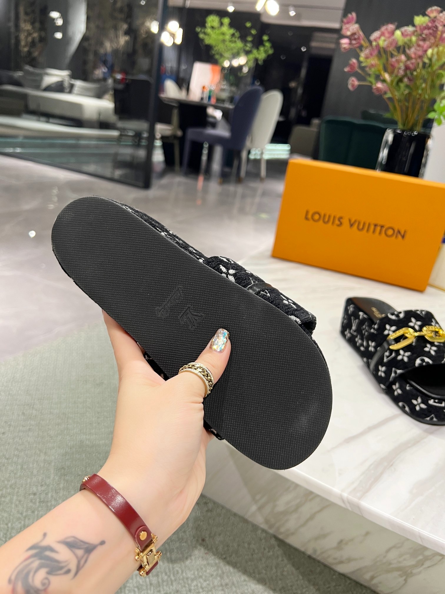 L0vis Vvtt0n Jumbo Flatform Mule Black For Women LV