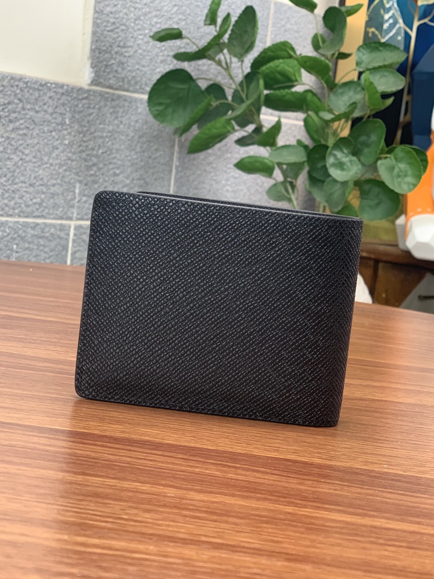 L0vis Vvtt0n Multiple Wallet Taiga Black For Men, Men’s Wallet 4.5in/11.5cm LV M30295