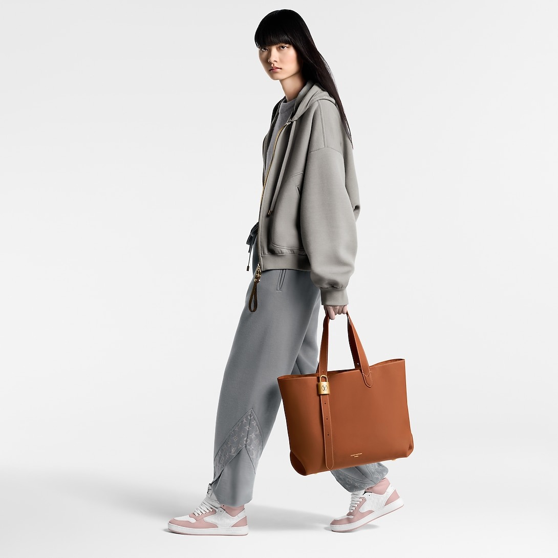 L0vis Vvtt0n Low Key Cabas MM Bag Cognac Brown For Women 18.5in/47cm M25342