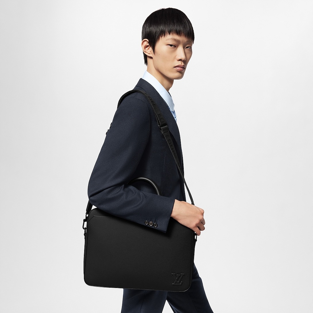 L0vis Vvtt0n Pilot Briefcase Black For Men 15.4in/39cm M23778