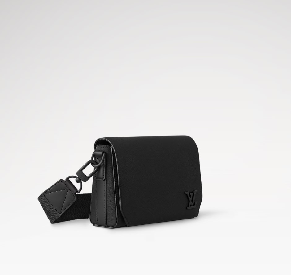 L0vis Vvtt0n Takeoff Messenger PM Noir For Men 8.7in/22cm M24769