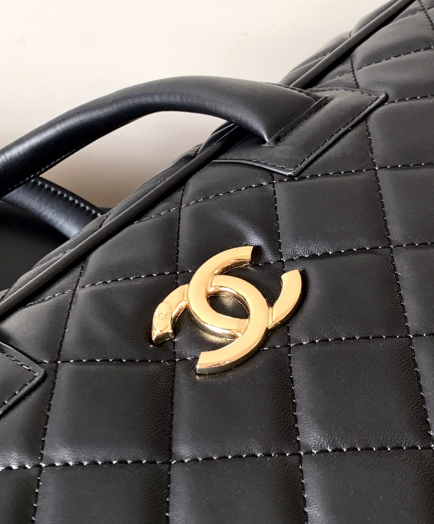 Ch**el Classic D1am0nd-Quilted Suitcase Black 19.3in/49cm