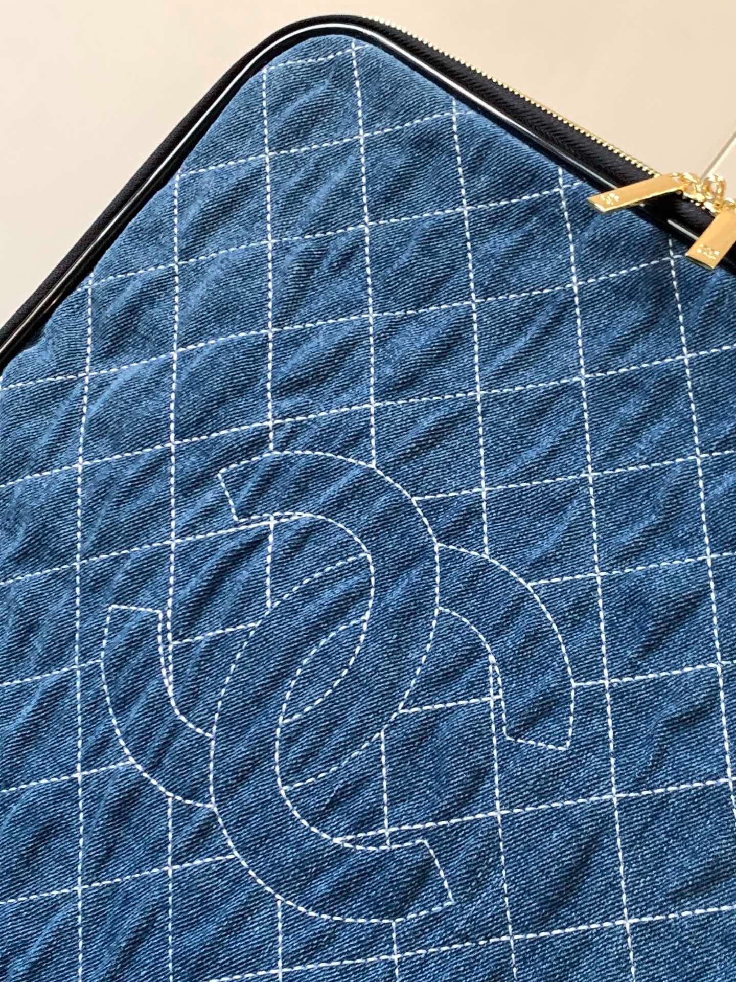 Ch**el Classic D1am0nd-Quilted Suitcase Blue 19.7in/50cm
