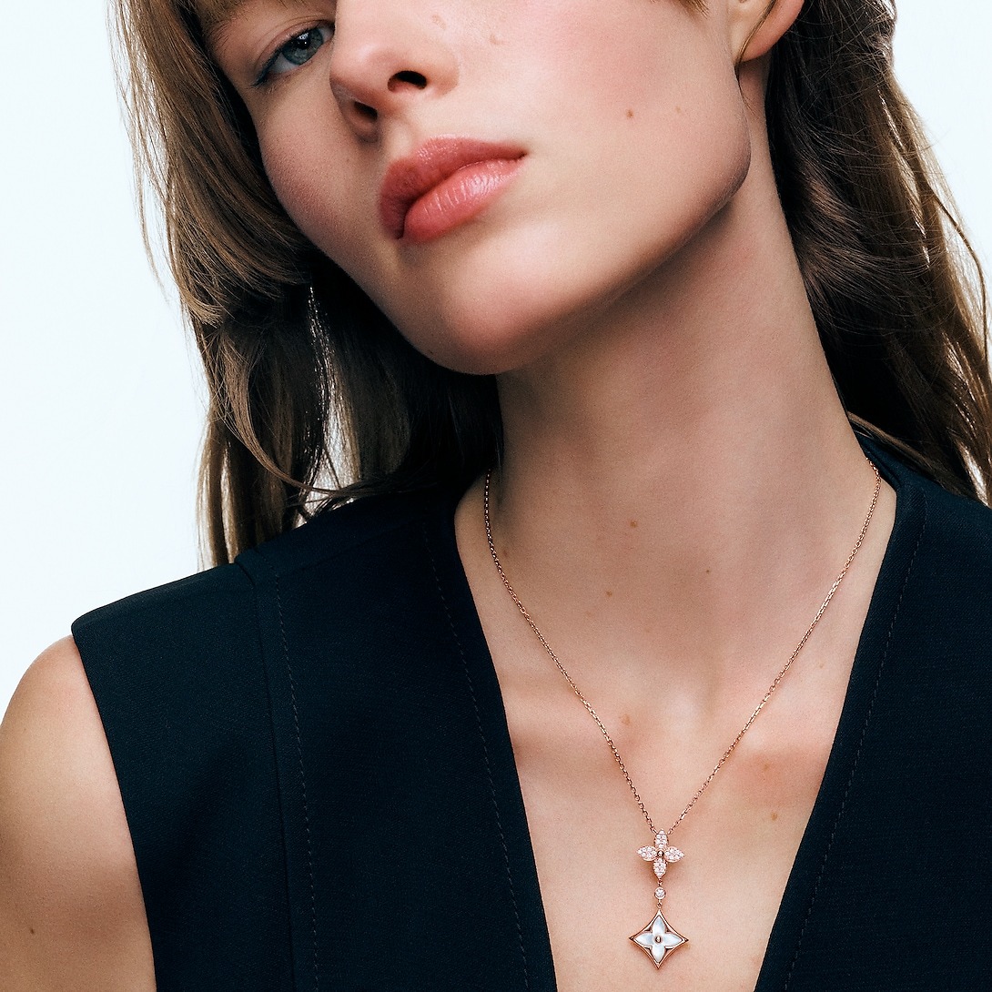L0vis Vvtt0n Color Blossom Double Star Pendant Necklace Pink-Toned For Women Q94676
