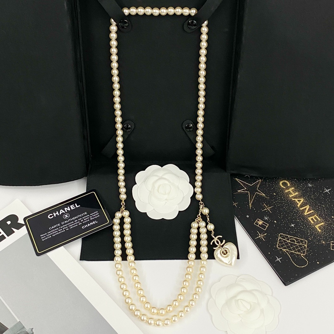 Ch**el 24 Milky White Heart Shaped Pearl Waist Necklace For Women
