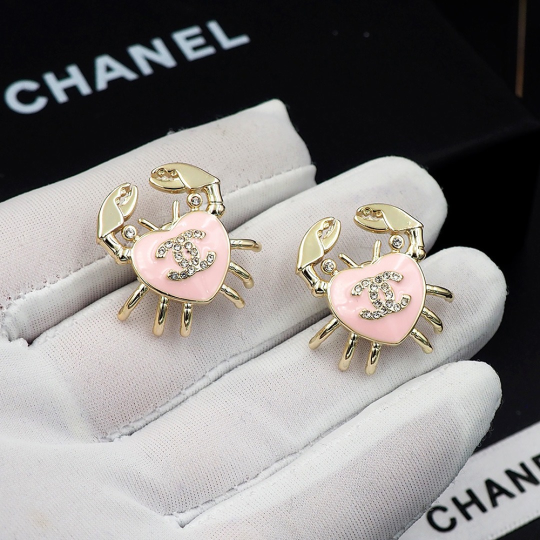 Ch**el Crab Heart Pink Earring Gold – Toned For Women