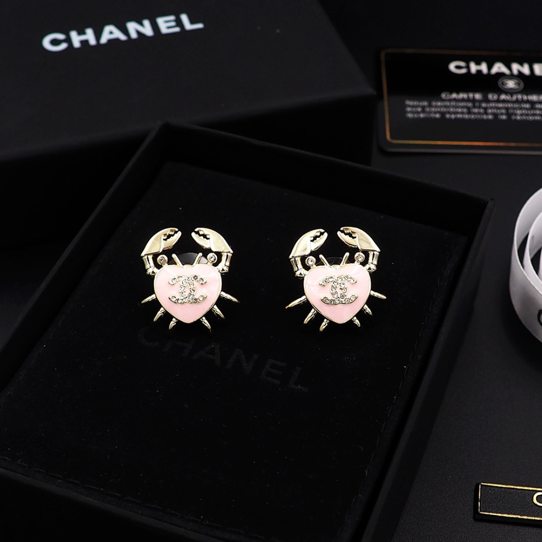 Ch**el Crab Heart Pink Earring Gold – Toned For Women