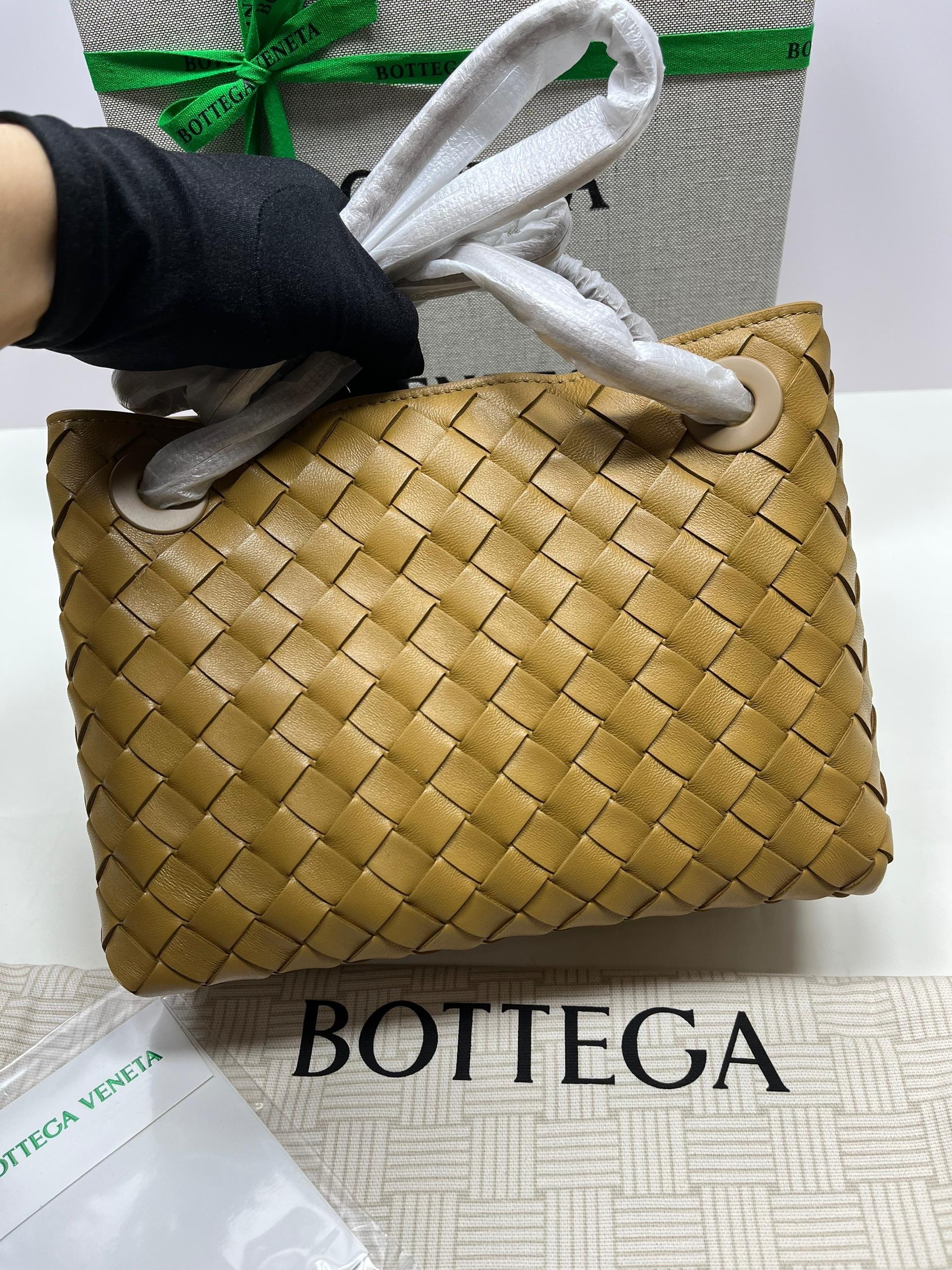 [True-to-ORIGINAL] B0tt*ga Ven*ta Small Andiamo Yellow For Women 25cm/9.8in