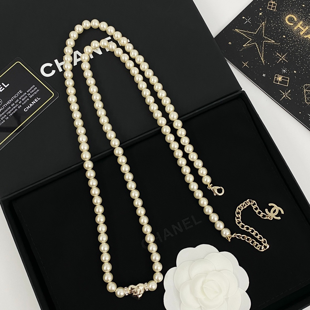 Ch**el Pearl Waist With Heart Chain And Logo Pendant For Women