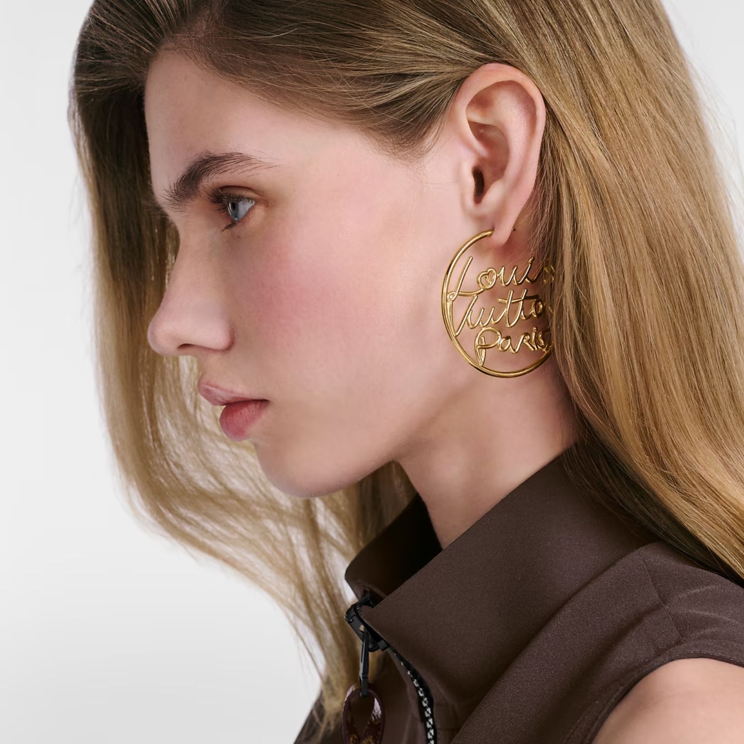 L0vis Vvtt0n Script Earrings Gold-Toned For Women – M03239