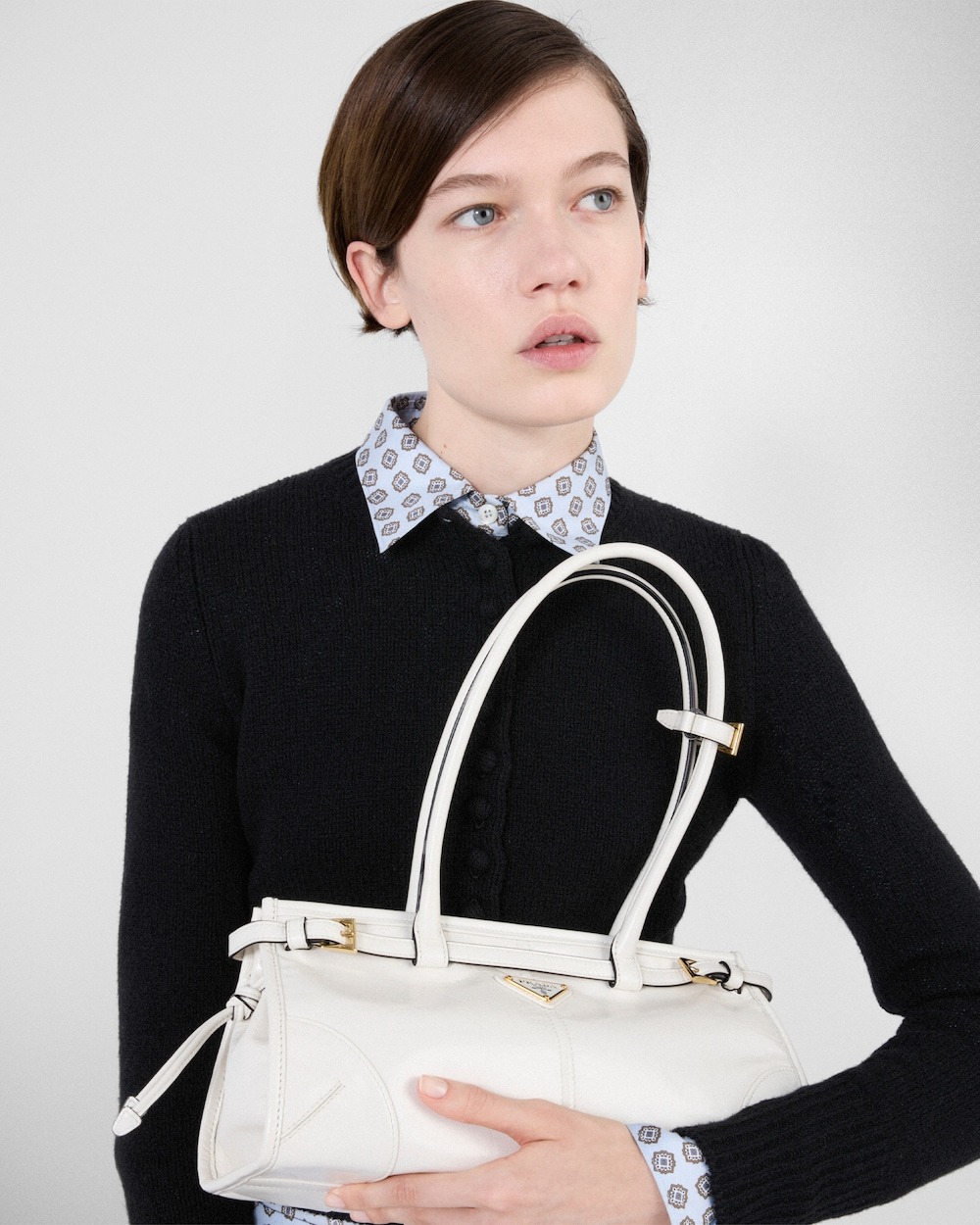 [True-to-ORIGINAL] Pra*a Bonnie Medium Shoulder Bag White 32cm/13in – 1BA426_2CYR_F0PG7_V_MOO