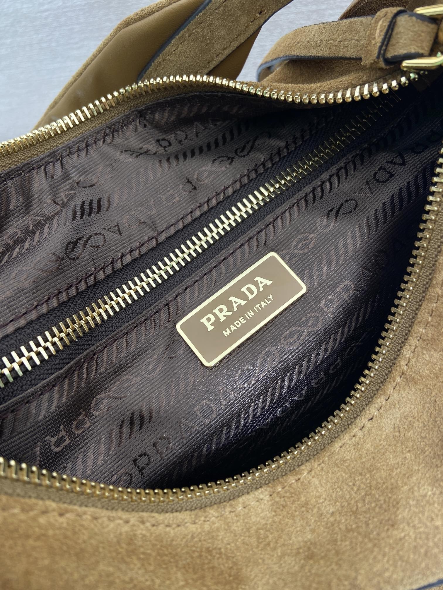 [True-to-ORIGINAL] Pra*a Explore Large Suede Bag Cinnamon For Women 32cm/12.6in 1BC264_008_F0401_V_NOO