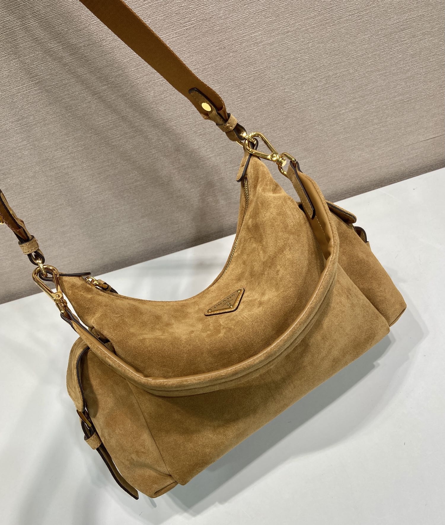 [True-to-ORIGINAL] Pra*a Explore Large Suede Bag Cinnamon For Women 32cm/12.6in 1BC264_008_F0401_V_NOO