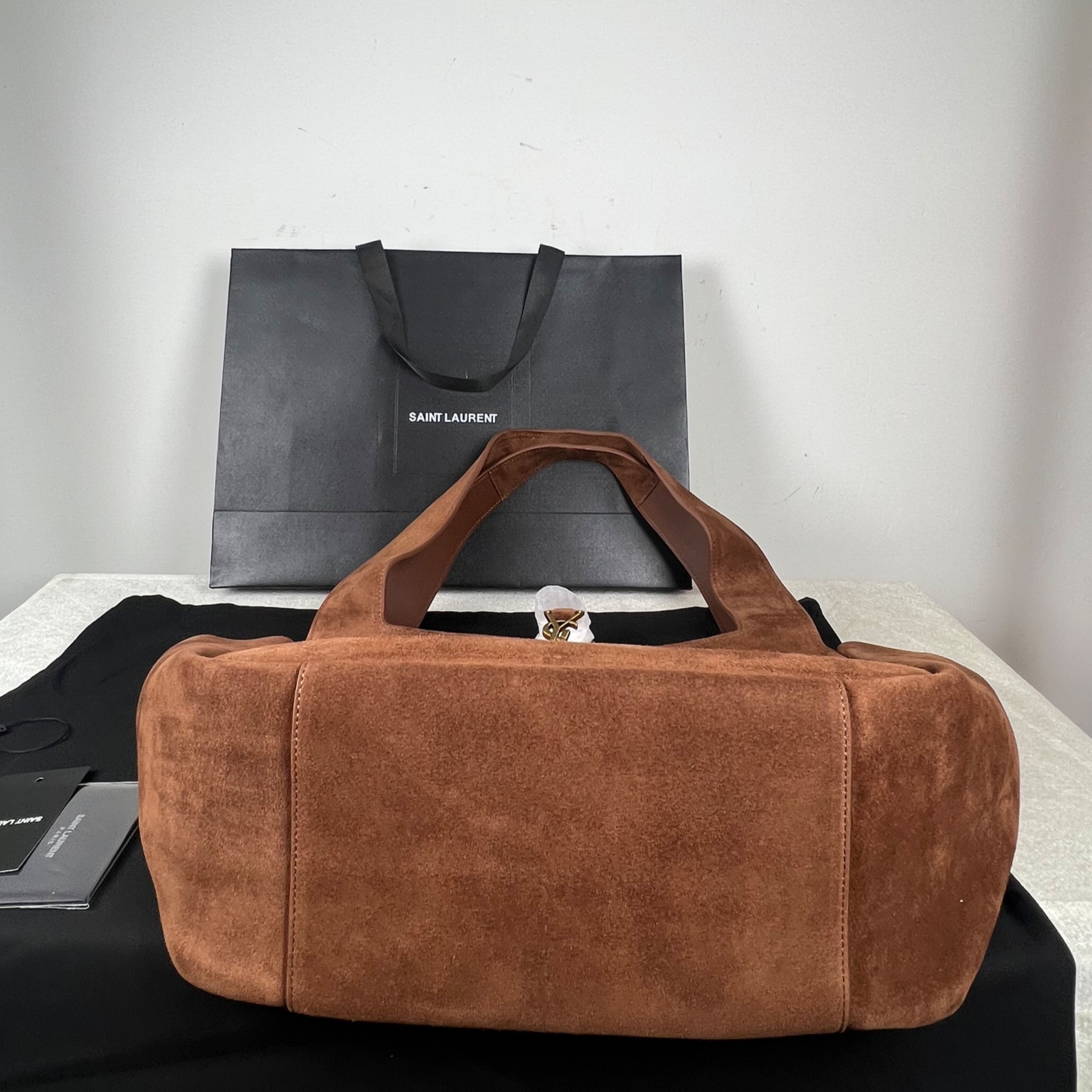 [True-to-ORIGINAL] Sa1nt Lau*nt LE 5 À 7 Bea In Suede Caramel Cognac For Women 50cm/19.7in 763435008IW2885