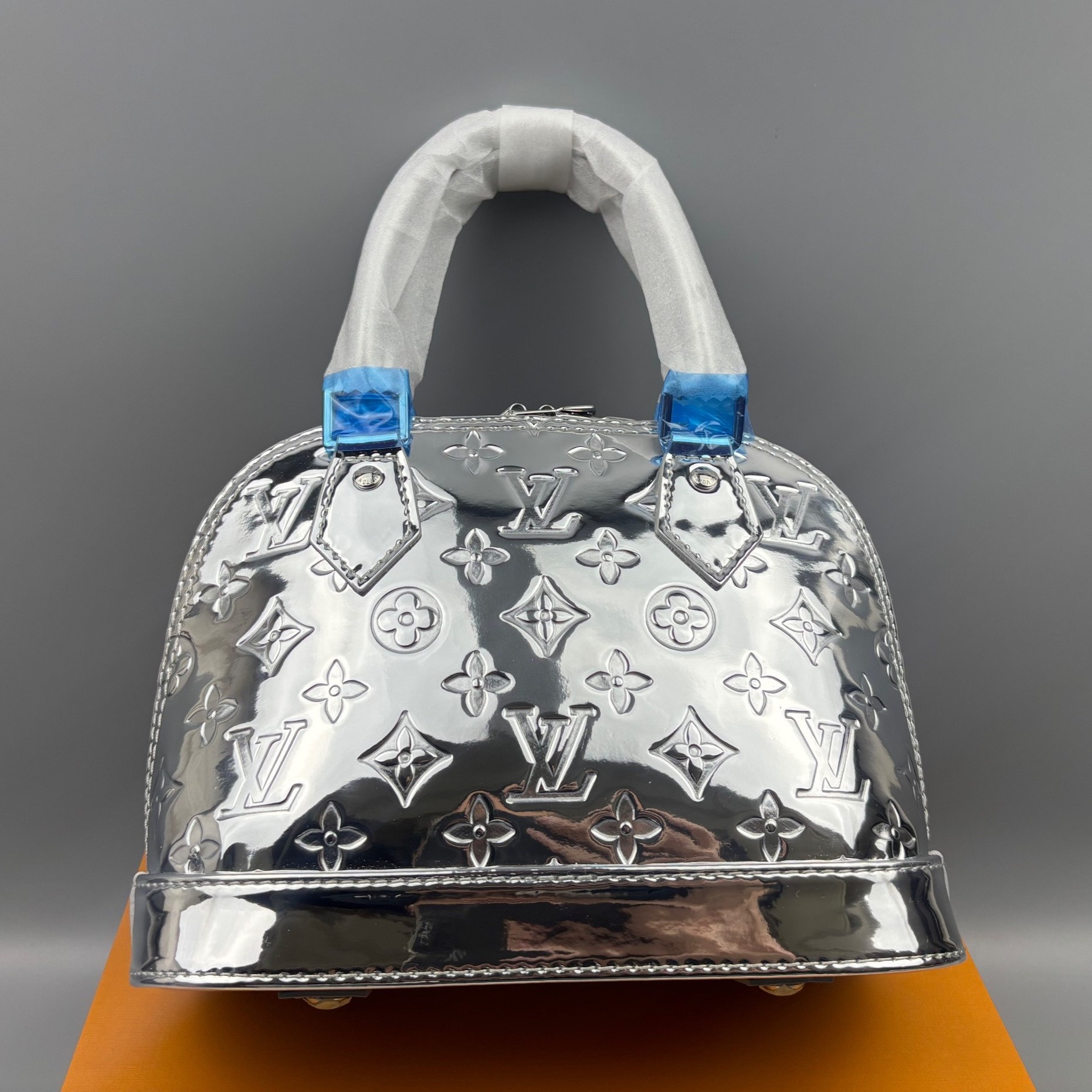 [True-to-ORIGINAL] L0vis Vvtt0n Alma BB Silver For Women 9.3in/23.5cm M26335