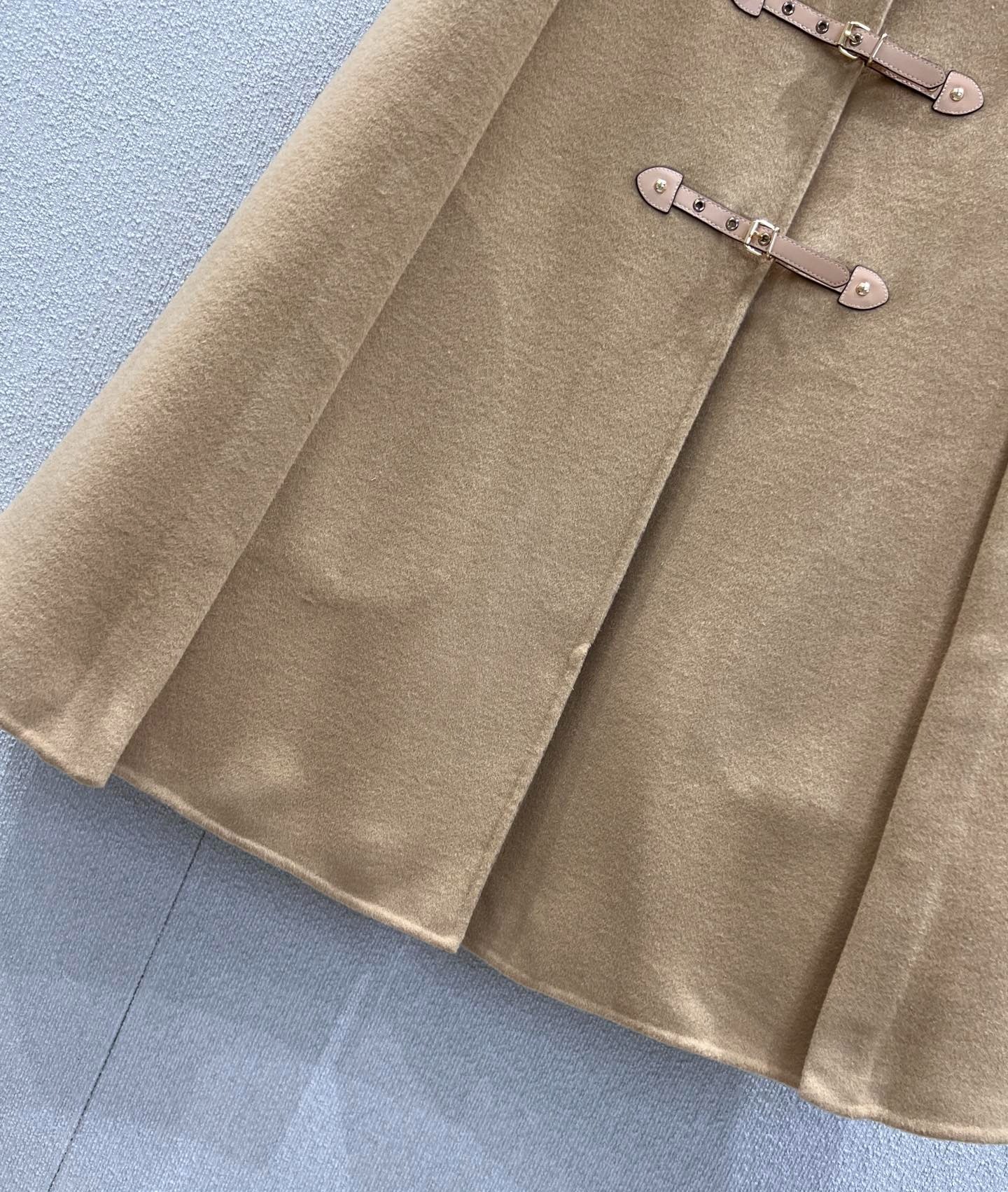 L0vis Vvtt0n Cape Coat Beige For Women