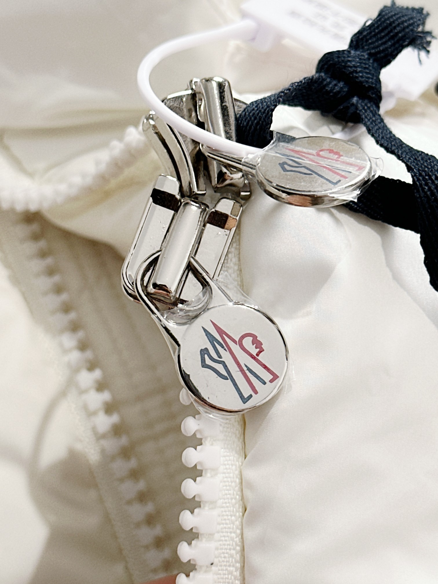 Moncler Maya 70 Hooded Short Down Jacket White For Women K20931A0010254A81