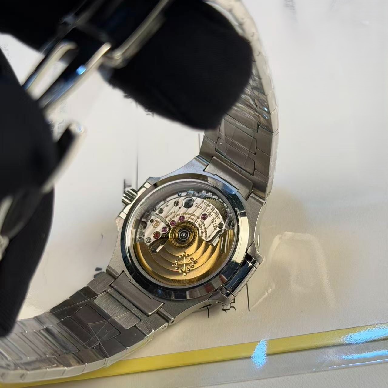Pat*k Phi1i*pe Nautilus Watch Silver Toned White Dial 35mm For Men