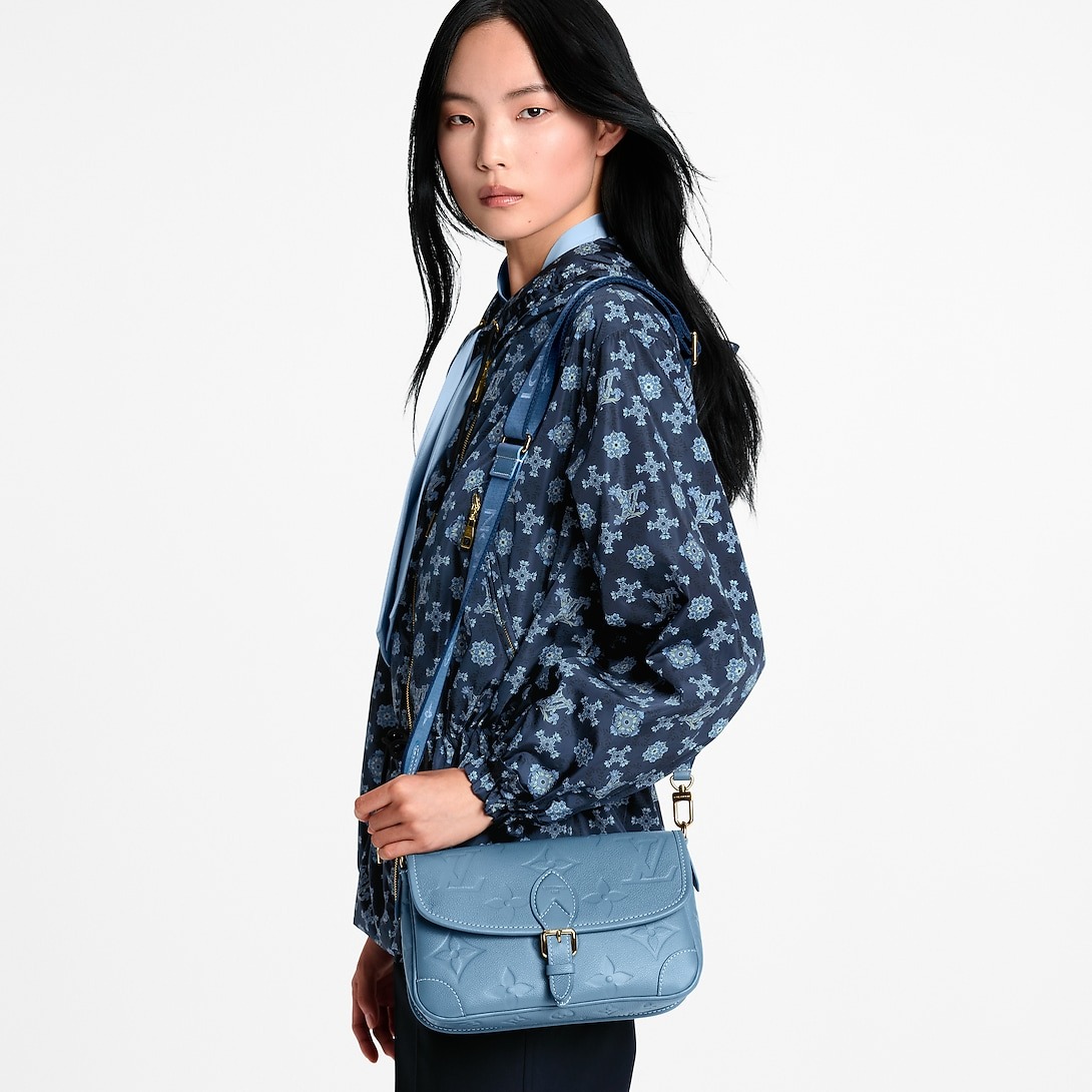 L0vis Vvtt0n Diane Shoulder Bag 9.4in/ 24cm Blue Jean Gold Hardware For Women M27362
