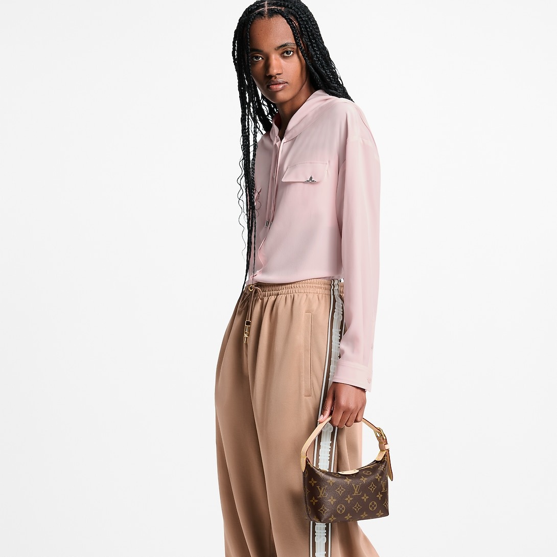 L0vis Vvtt0n Pochette Hills Shoulder Bag 7.3in/ 18.5cm Monogram Gold Hardware For Women M27509