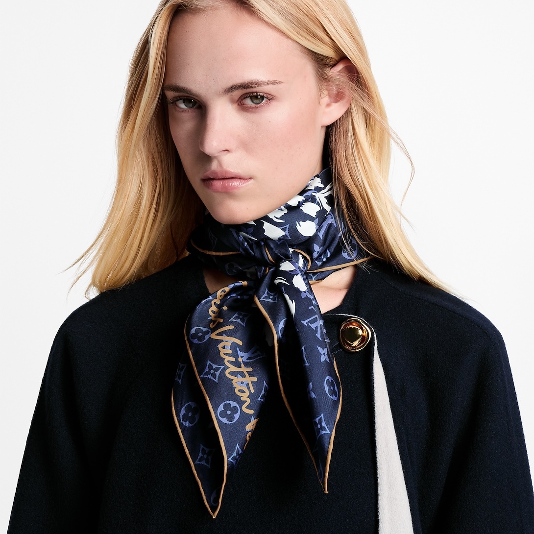 L0vis Vvtt0n LV Safari Square 90 Scarf Blue For Women M97895
