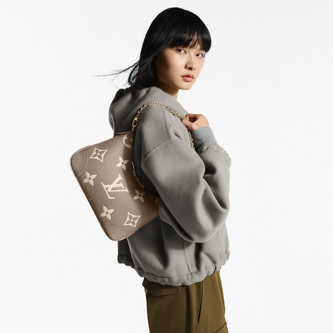 L0vis Vvtt0n Boulogne PM Crossboy Bag 10.2in/ 26cm Dove Gray/ Cream Gold Hardware For Women M13224