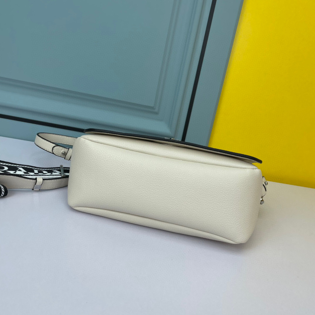 Pra*a Shoulder Bag White For Women, Women’s Bags 9in/23cm 1BD314_2DKV_F0009_V_3OO