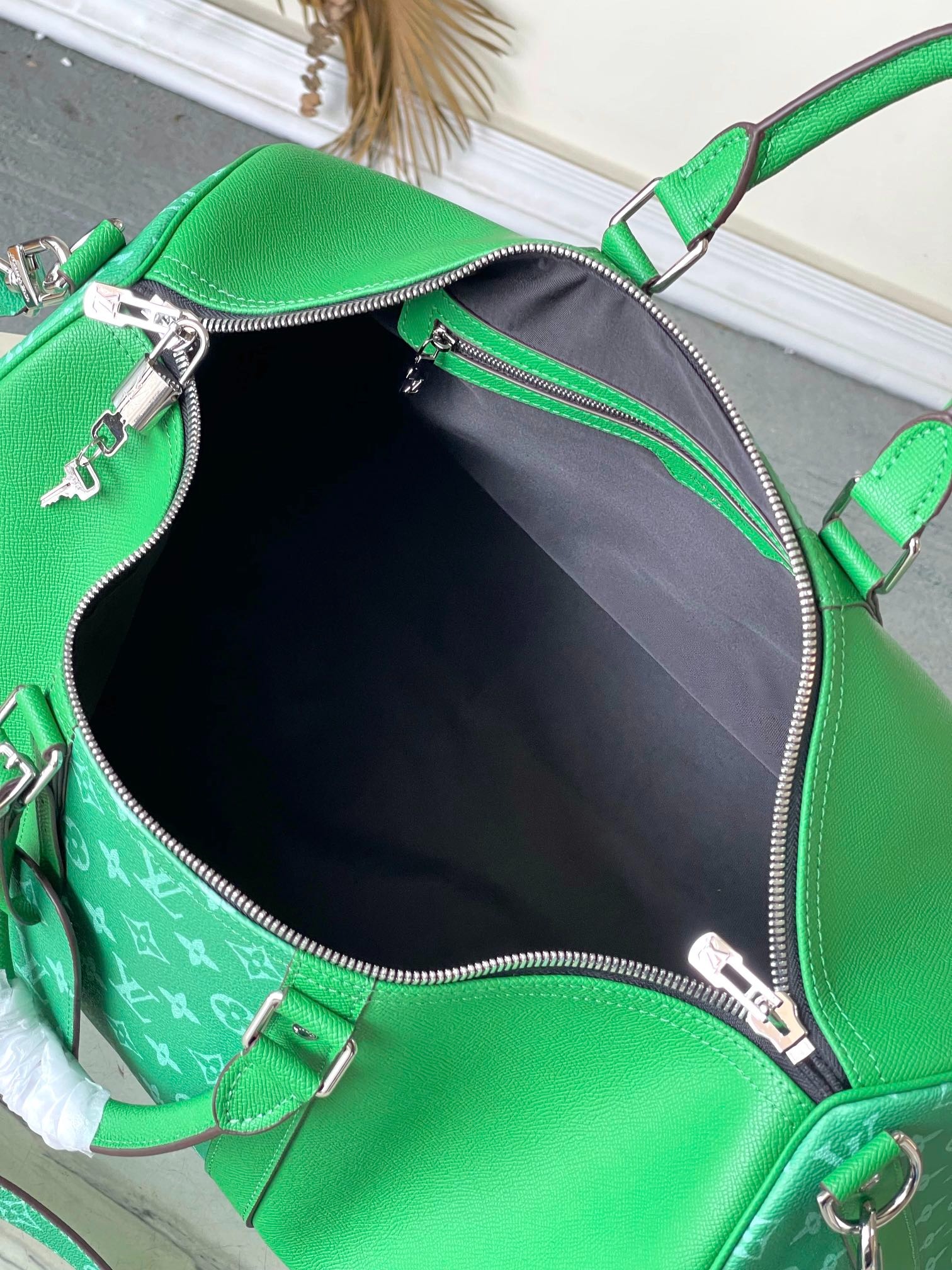L0vis Vvtt0n Keepall Bandouliere 45 Green 17.7in/45cm M31046