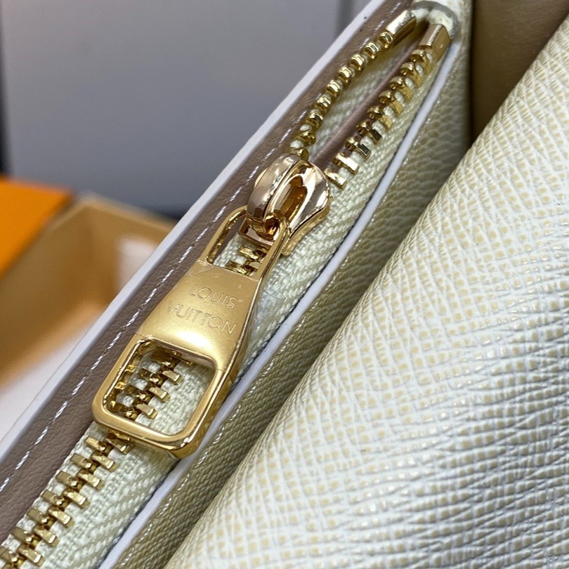 L0vis Vvtt0n Brazza Wallet Cream For Women 3.9 Inches/ 10 Cm M83335