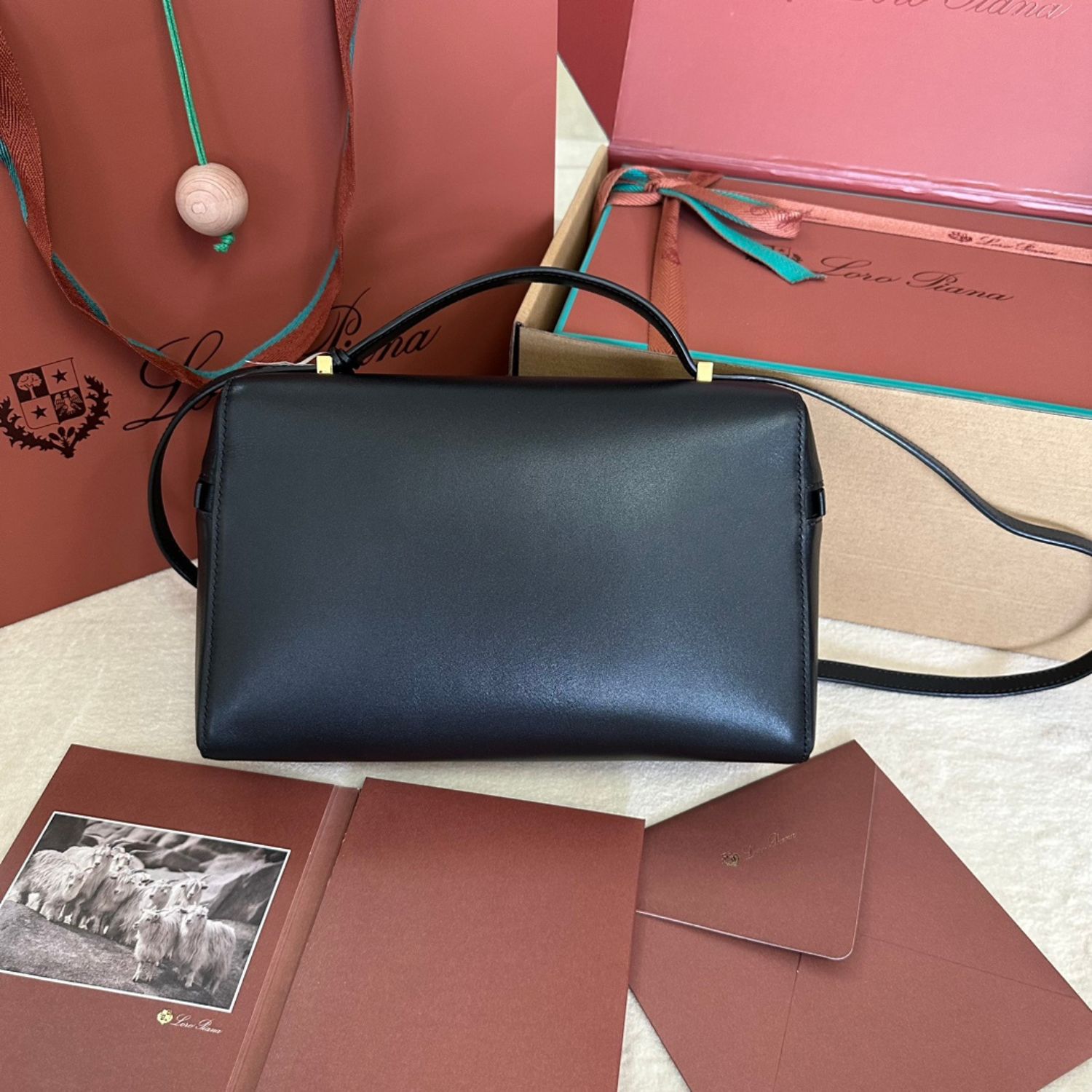 [True-to-ORIGINAL] L0r0 P1ana Extra Bag L27 Black For Women 10.6 in/ 27 cm FAN3462 8000