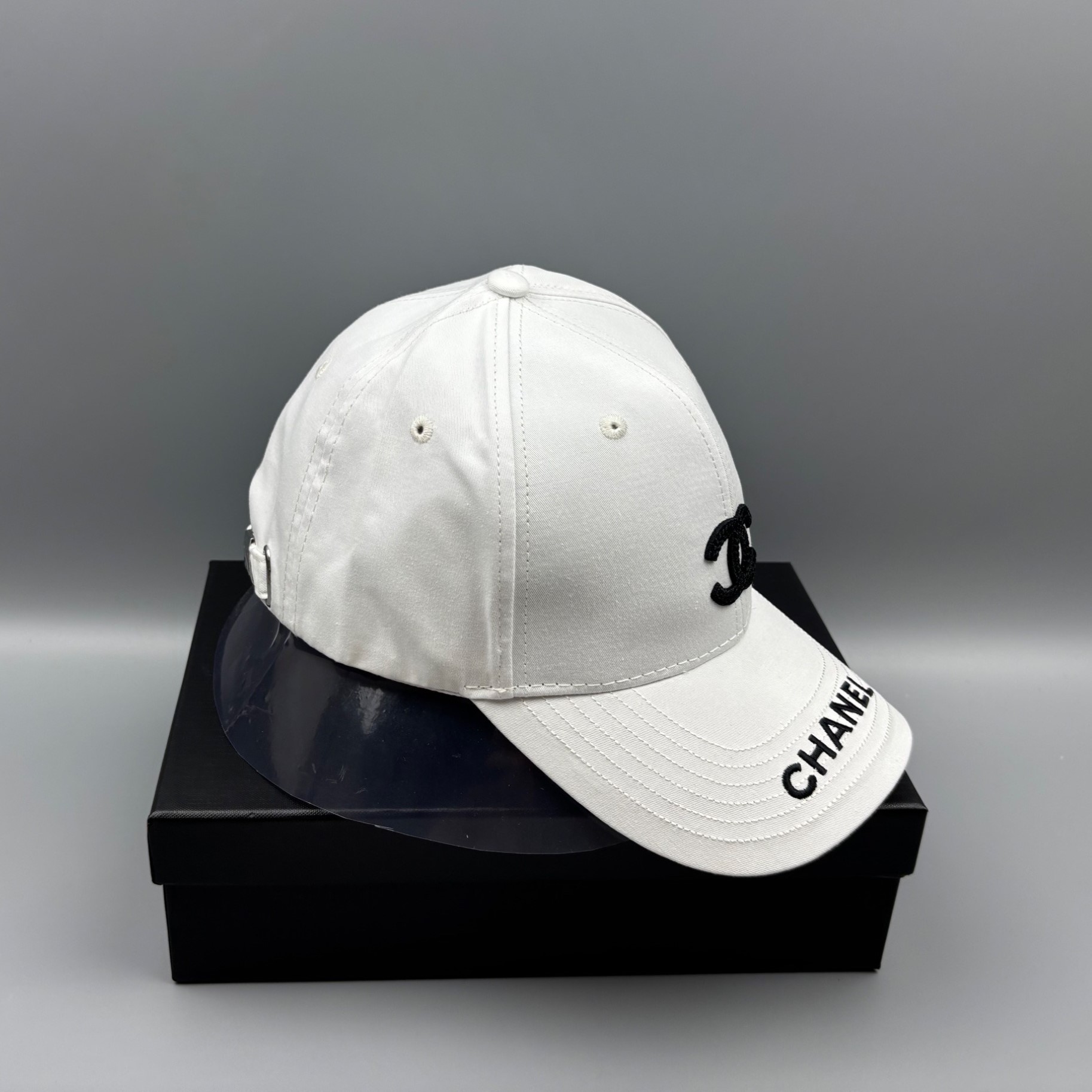 Ch**el Cap White