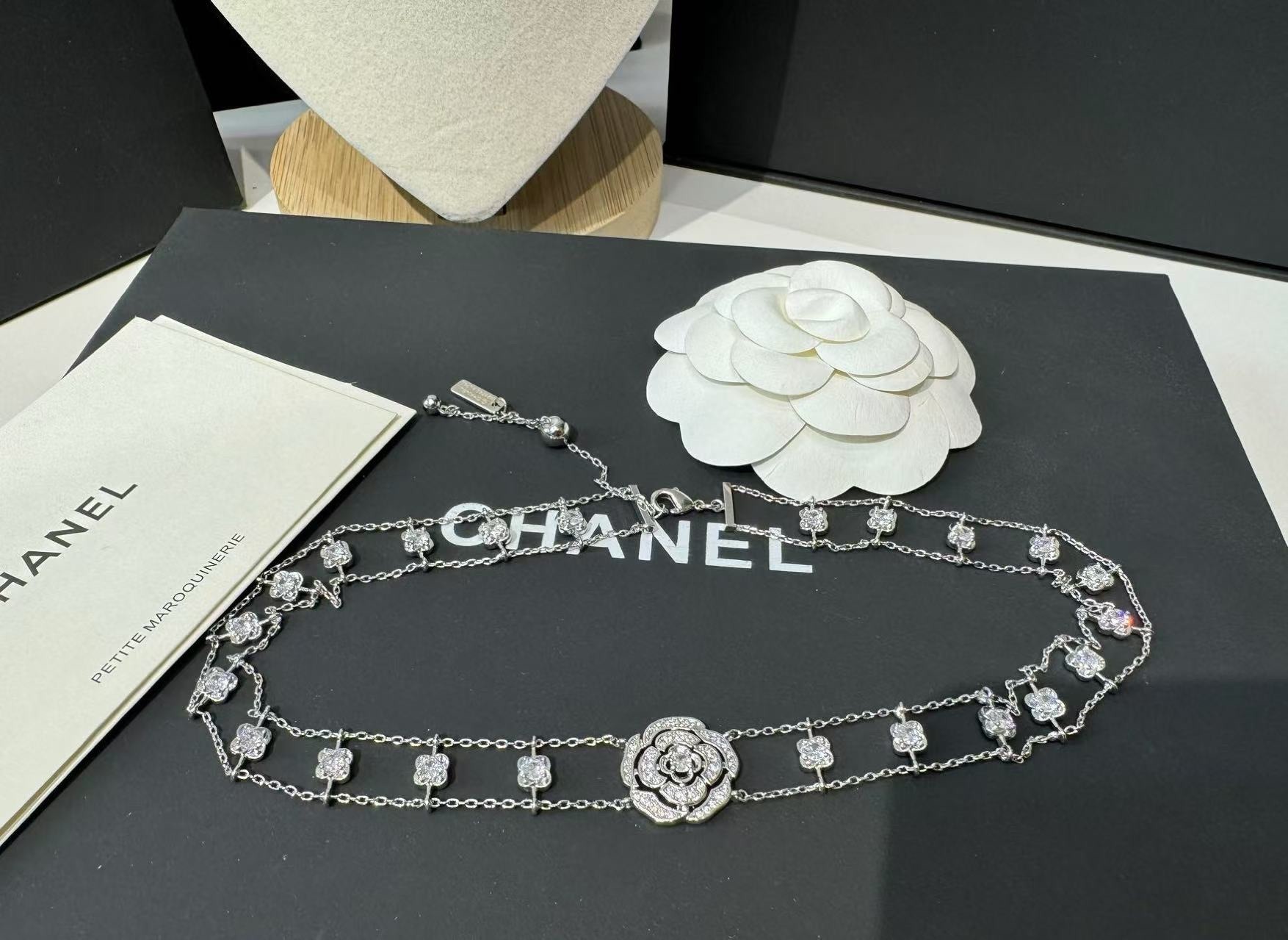 Ch**el Bouton De Camélia Choker White Gold For Women J12063