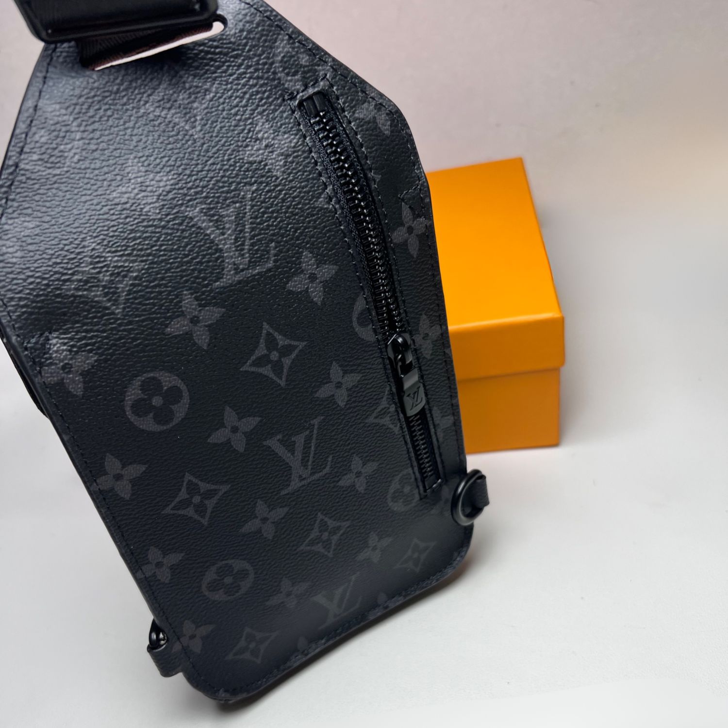 L0vis Vvtt0n Saumur Slingbag Monogram Eclipse Black For Men, Men’s Bags, Crossbody Bags 7.1in/18cm LV M45912