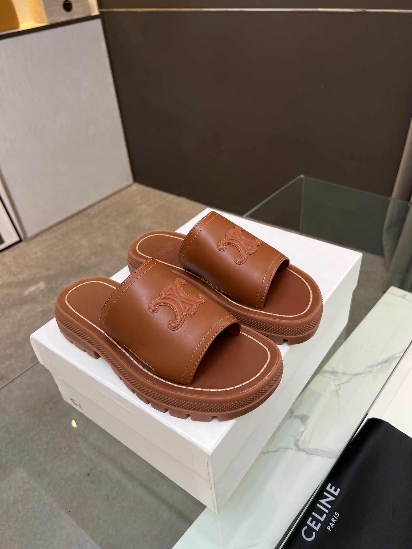 Ce1i*e Clea Triomphe Slide Brown For Women 348513778C.04LU