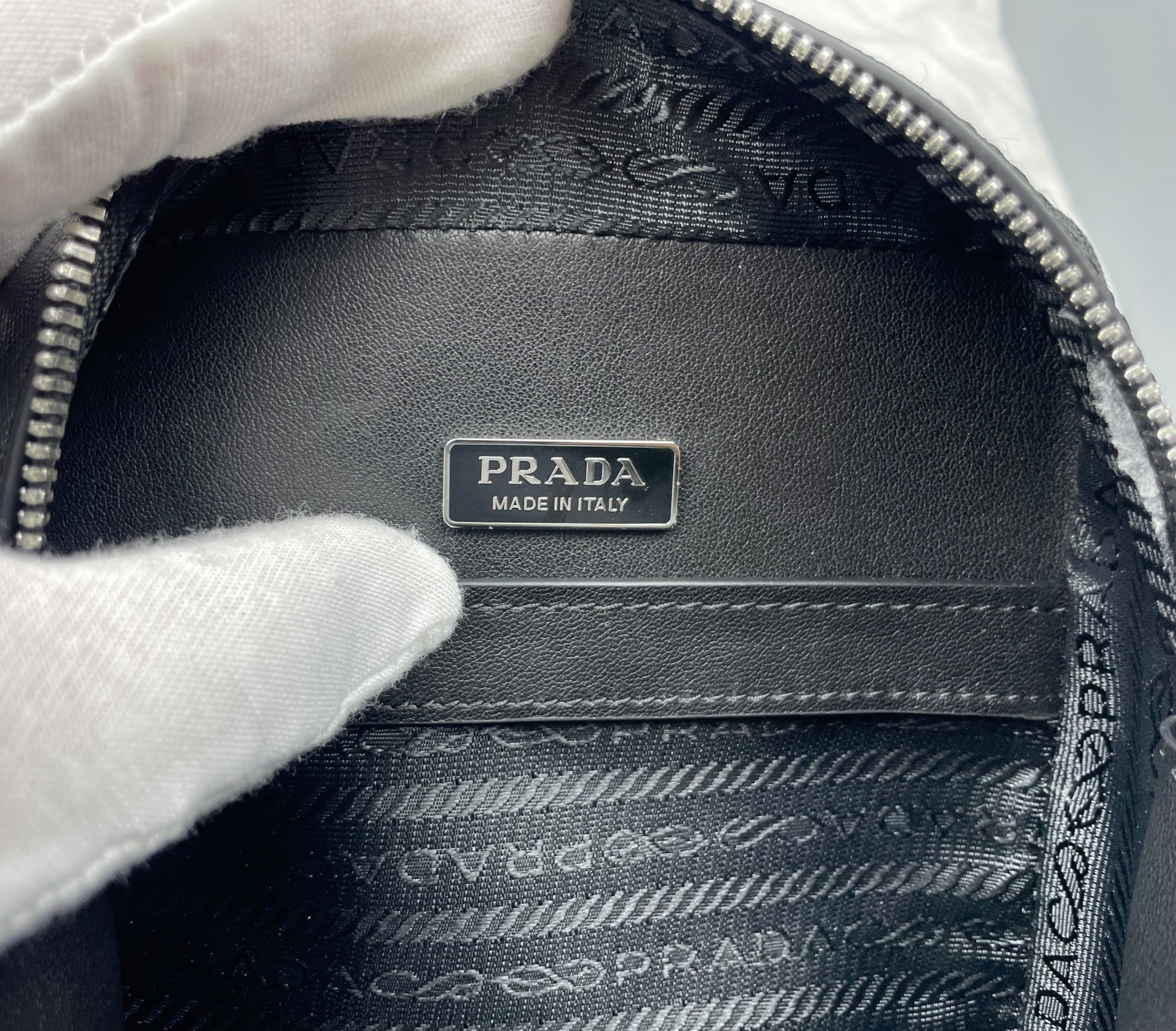 [True-to-ORIGINAL] Pra*a Leather Shoulder Bag Black For Men 5.5in/14cm 2VZ106_9Z2_F0002_V_OOO