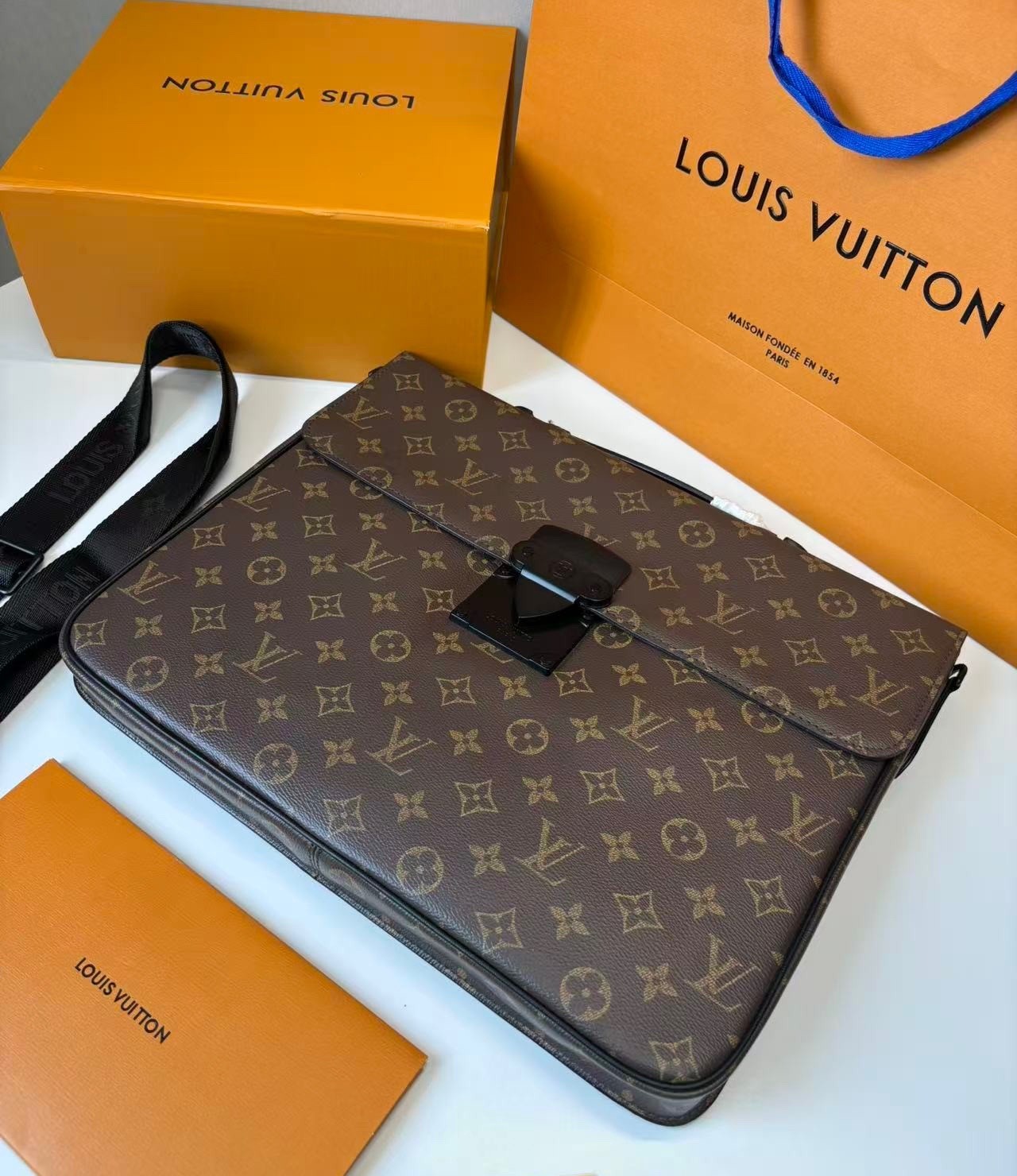 L0vis Vvtt0n S-Lock Briefcase Monogram Canvas For Men, Men’s Bags, Shoulder And Crossbody Bags 14.6in/37cm LV