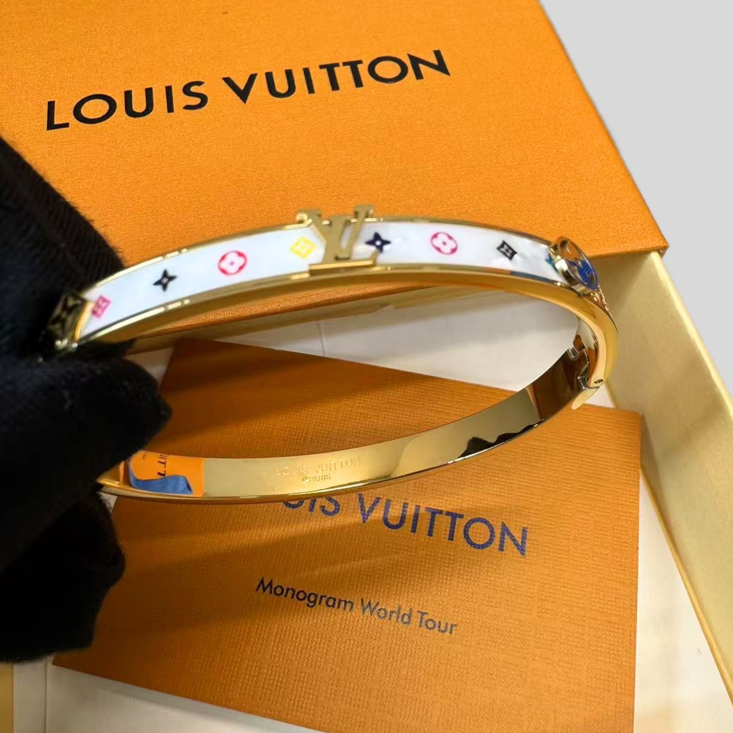 L0vis Vvtt0n Bracelet