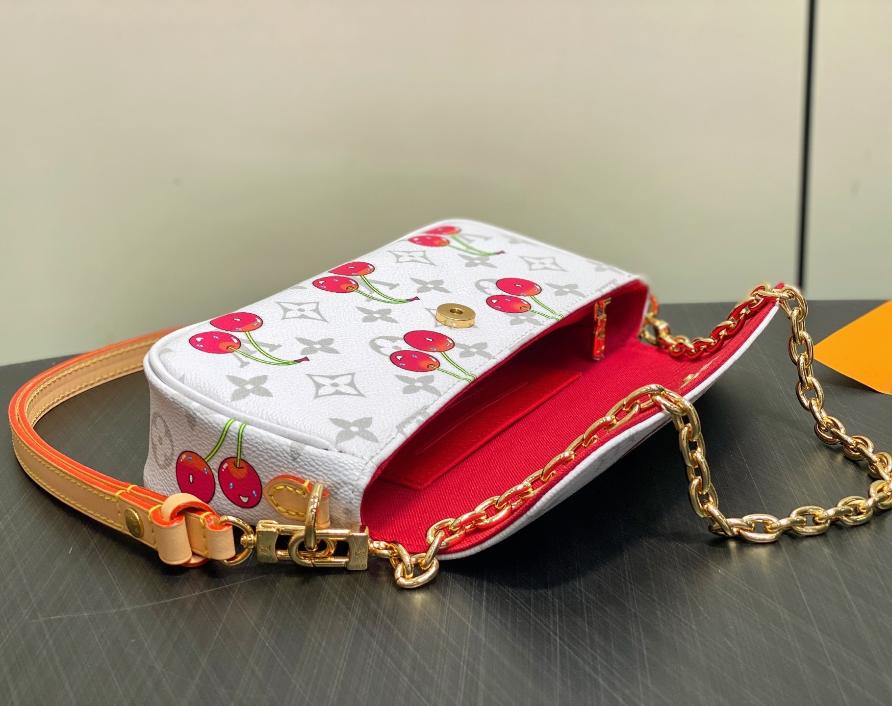 [True-to-ORIGINAL] L0vis Vvtt0n LV x TM Wallet On Chain Ivy Cherry Canvas For Women 9.3in/24cm M14239