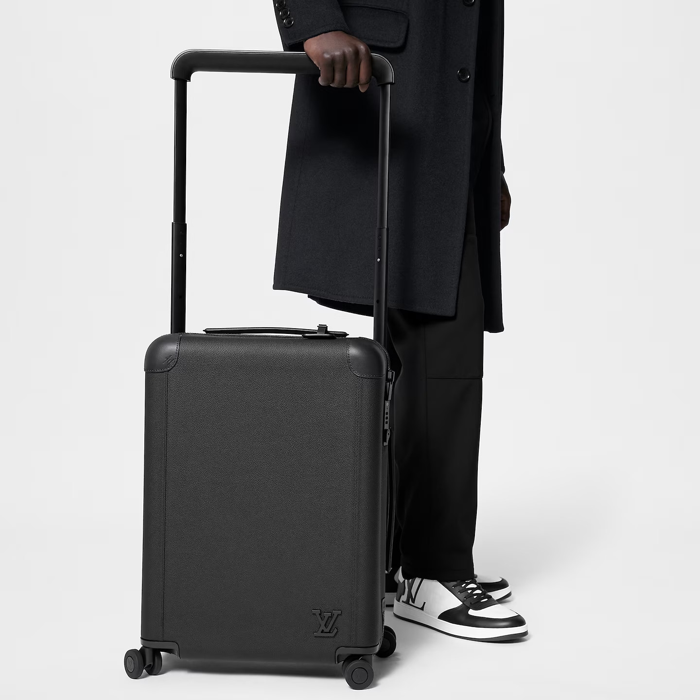 L0vis Vvtt0n Horizon 55 Suitcase Black 21.7in/55cm M10240