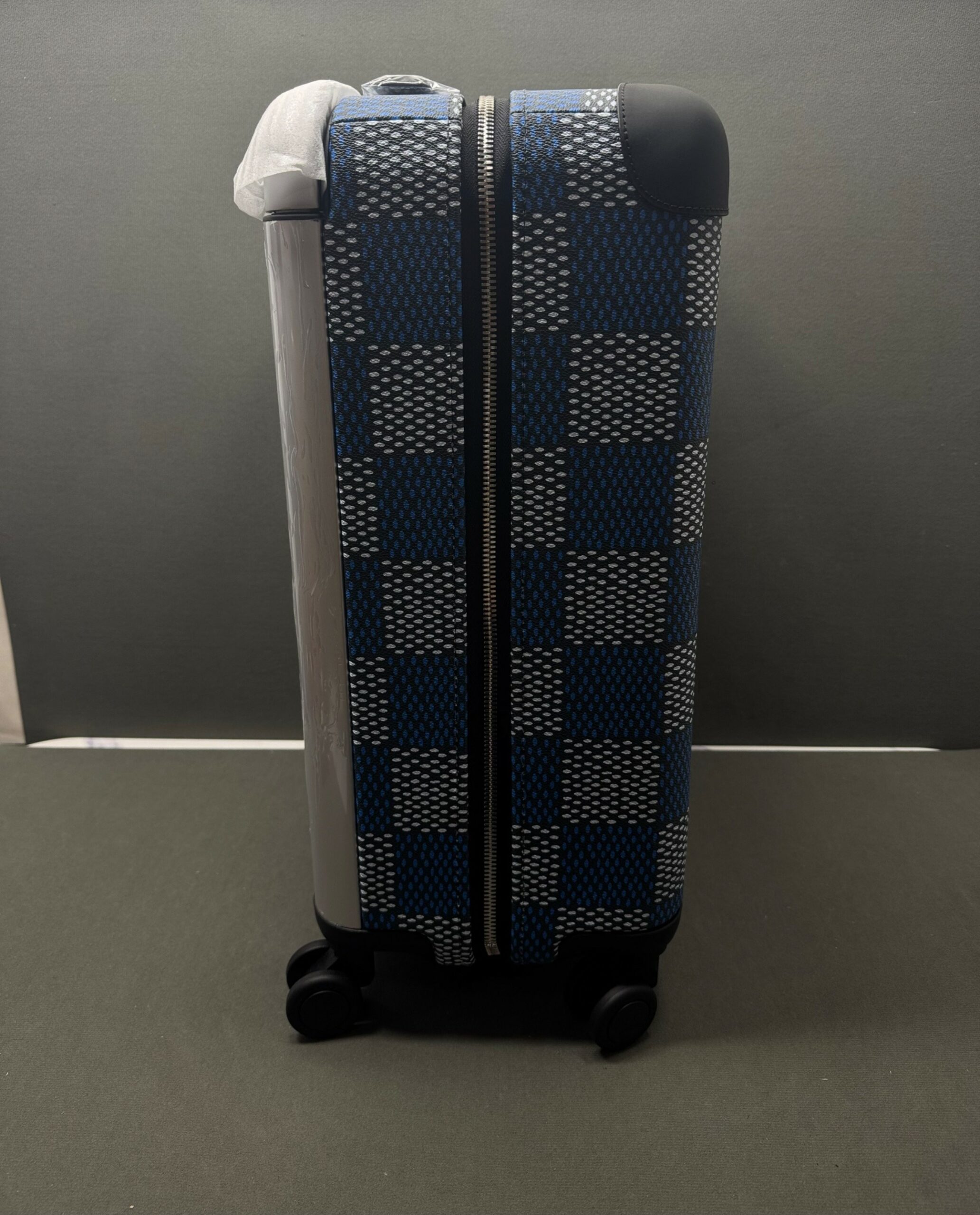 L0vis Vvtt0n Horizon 55 Suitcase Blue 21.7in/55cm N40684