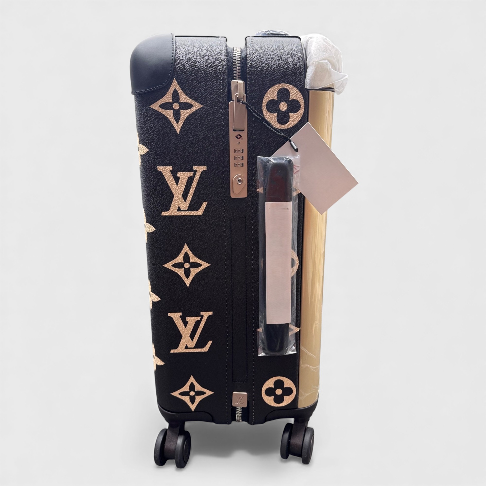 L0vis Vvtt0n Horizon 55 Suitcase Black 21.7in/55cm M10256