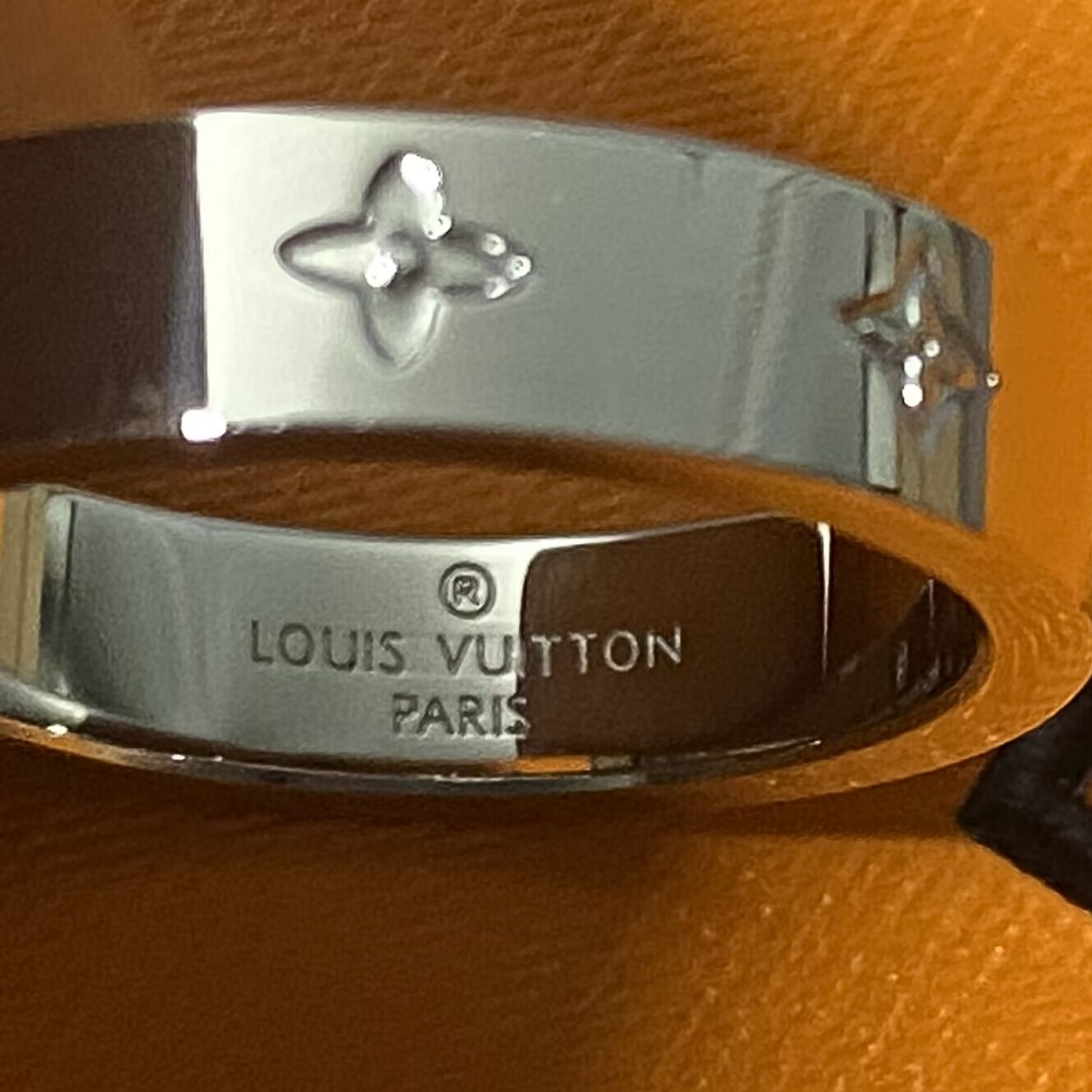 L0vis Vvtt0n Ring