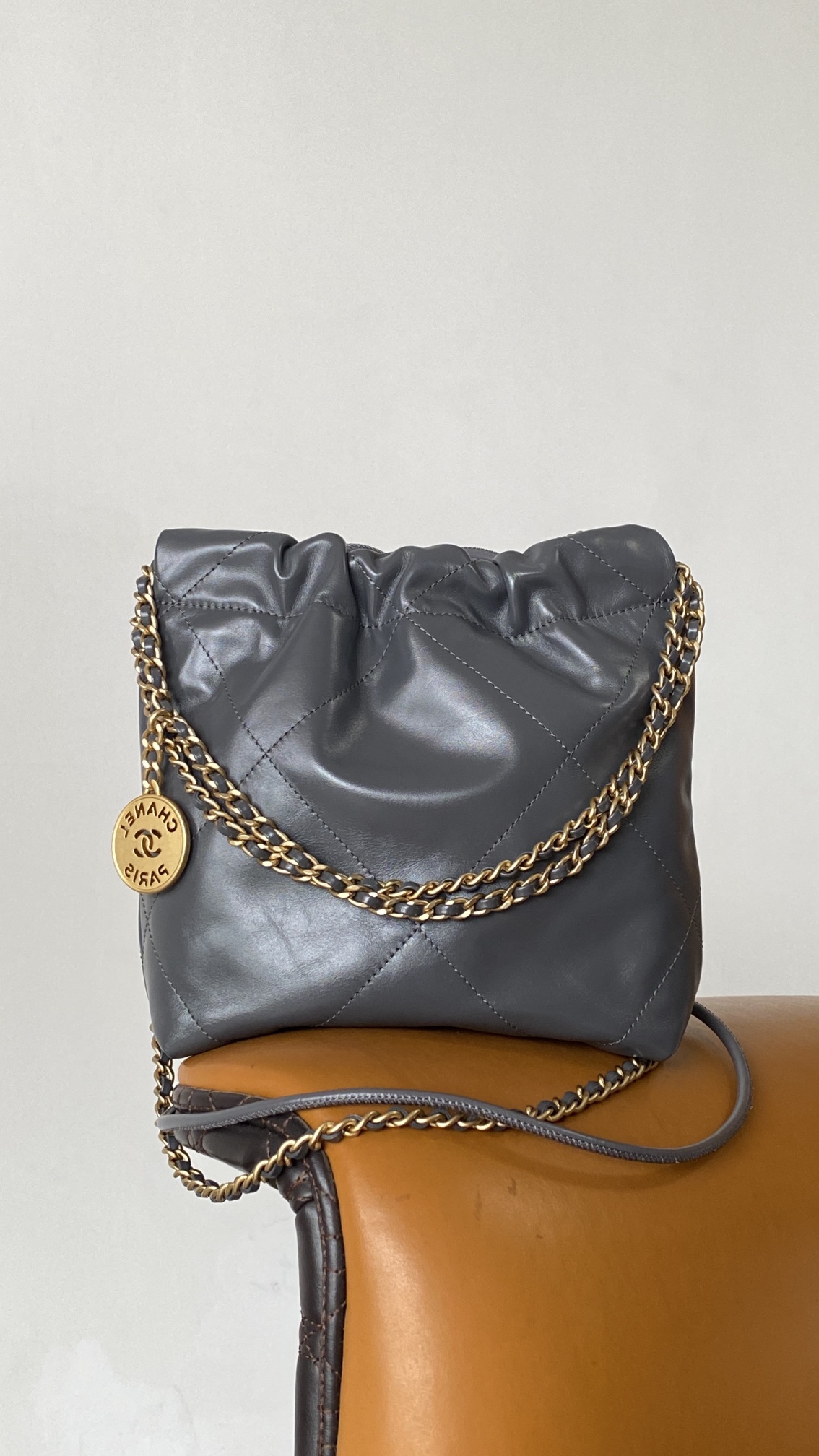 [True-to-ORIGINAL] Ch**el 22 Mini Bag Gold Tone Grey For Women 7,1in/18cm